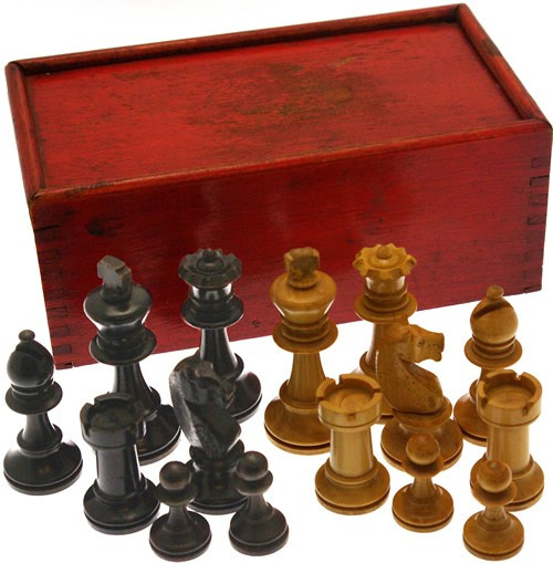 Staunton style chessmen