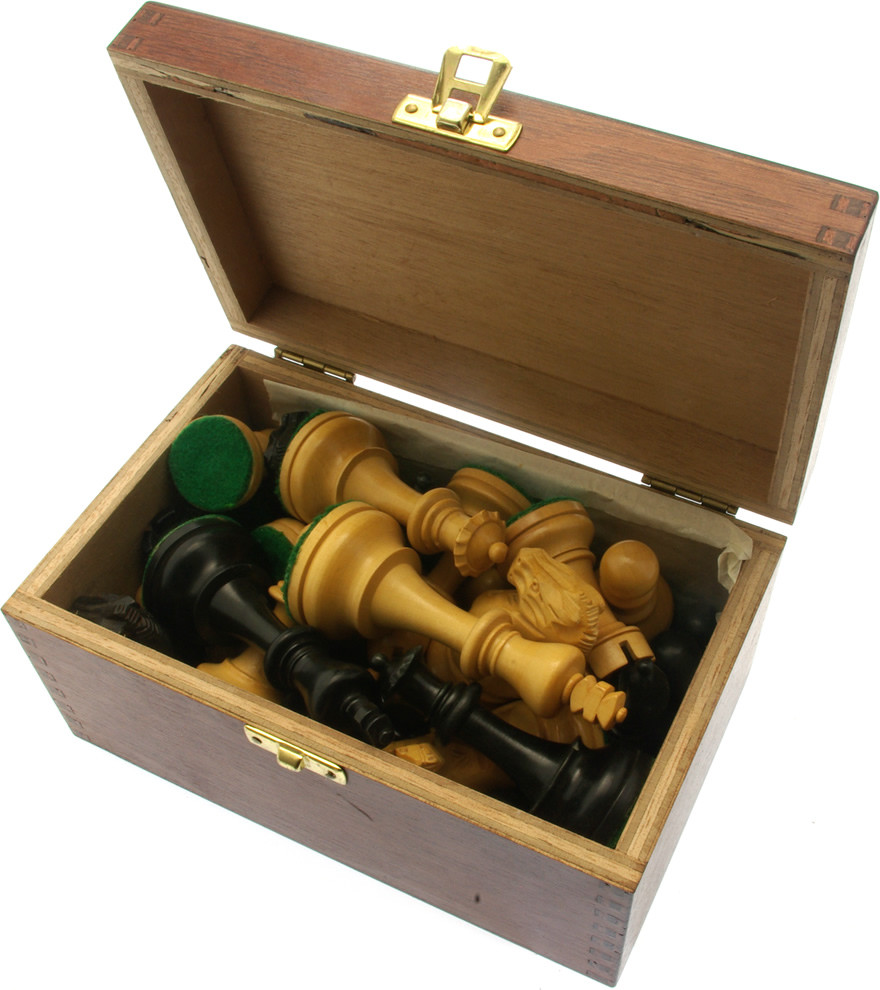 98mm weighted Chess pieces in wooden box